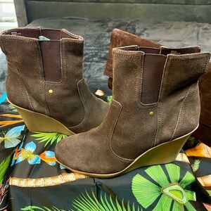 White Mountain Chocolate Brown Suede‎ Boho Rivet Western Wedge Ankle Boots 10M